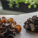 A side-by-side visual comparison clarifies the wood ear mushroom vs black fungus distinction, showcasing their distinct textures.